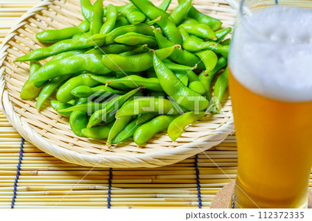 edamame and beer 112372335