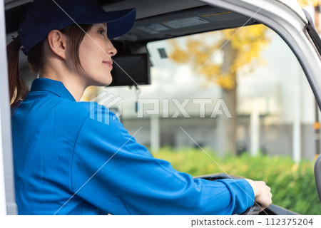 女卡車司機 112375204