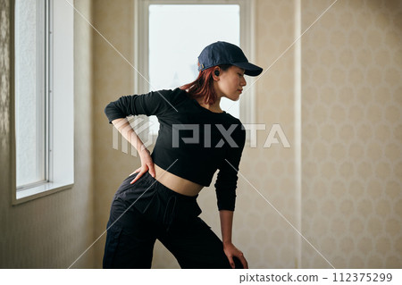 young woman practicing dance 112375299