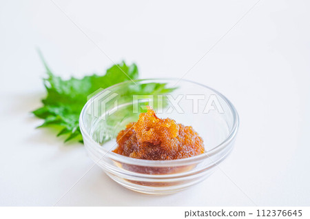 由鱈魚子製成的生鱈魚子 112376645