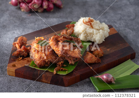 Fried Chicken with Fried shallots. Thai breakfast Street Food on Banana Leaf. 112378321