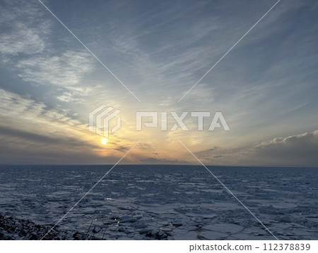 Drift ice of the Sea of Okhotsk in Shari Town Drift ice of the Sea of Okhotsk in Shari Town 112378839