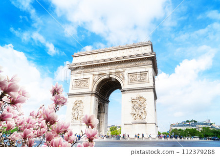 Arc de triomphe, Paris, France 112379288