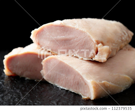 低溫煮熟的雞胸肉 低溫煮熟的雞胸肉 112379535