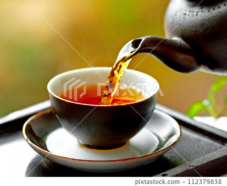 用紅茶具泡茶的那一刻 112379838