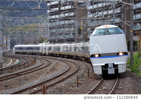 Twelve 683 Series Thunderbirds running on the Tokaido Line 112380649