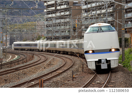 Twelve 683 Series Thunderbirds running on the Tokaido Line 112380650