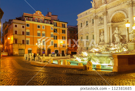 Fountain di Trevi in Rome, Italy 112381685