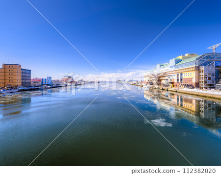 Kushiro River in winter with thin ice / Kushiro, Japan Kushiro River in winter with thin ice / Kushiro, Japan 112382020