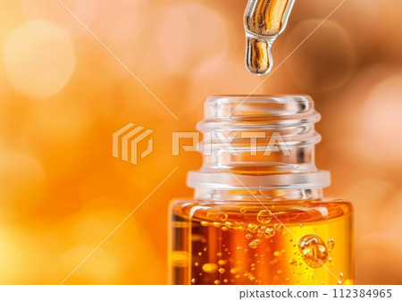 User Pipette with cosmetic oil or serum 112384965