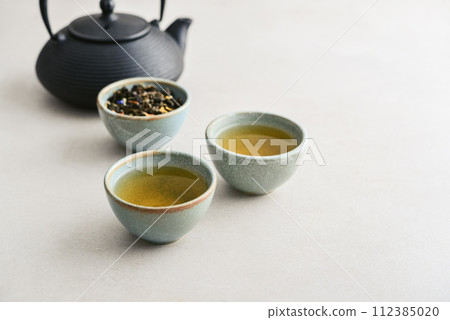 two ceramic cups of green tea 112385020