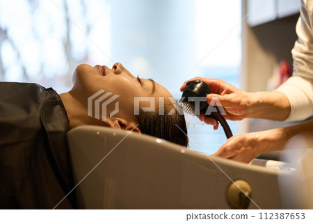 美髮沙龍洗髮水 112387653