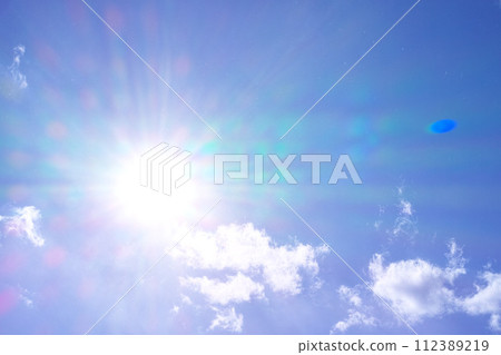藍色的天空和雲圖像 112389219