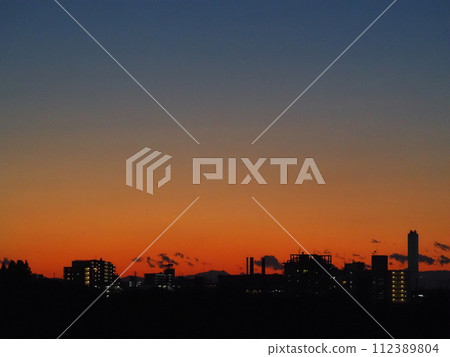 Beautiful sunset and city silhouette 112389804