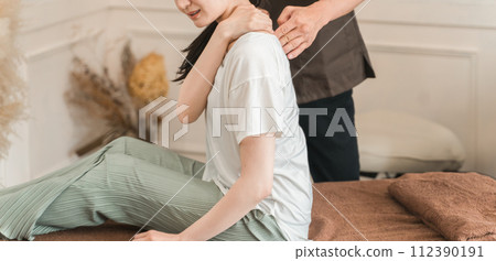 Women and chiropractors/therapists attending chiropractic clinics, osteopathic clinics, and massage clinics Women and chiropractors/therapists attending chiropractic clinics, osteopathic clinics, and massage clinics 112390191