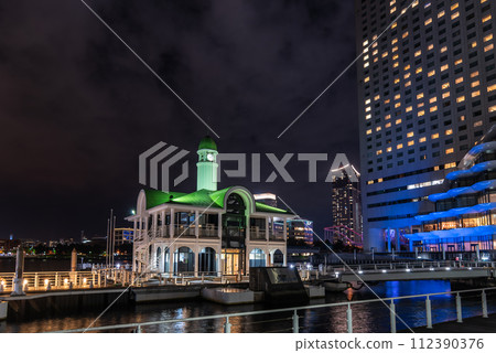 Night view of Pukari-san Bridge illuminated 112390376