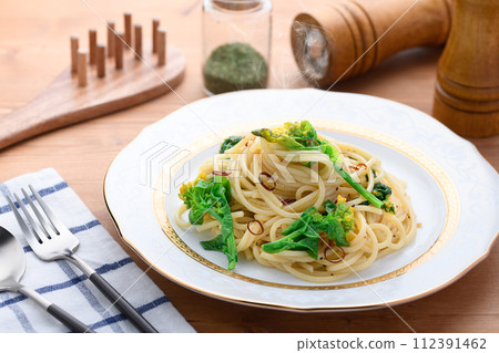 Delicious flavor rape blossom peperoncino pasta Delicious flavor rape blossom peperoncino pasta 112391462