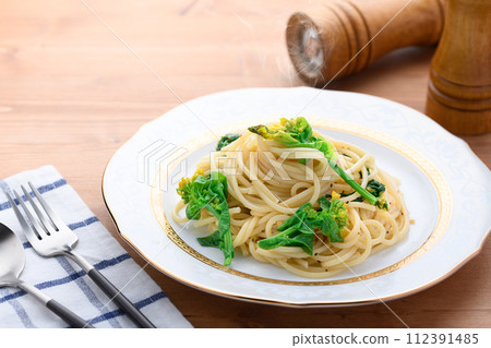Delicious flavor rape blossom peperoncino pasta Delicious flavor rape blossom peperoncino pasta 112391485