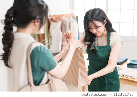 Problems during shopping, returns, cooling off, complaints, claims, sales staff apologizing Problems during shopping, returns, cooling off, complaints, claims, sales staff apologizing 112391753