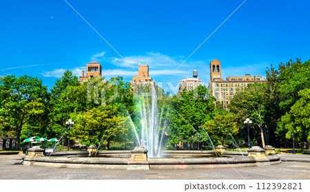 Fountain at Washington Square Park in New York City, United States 112392821