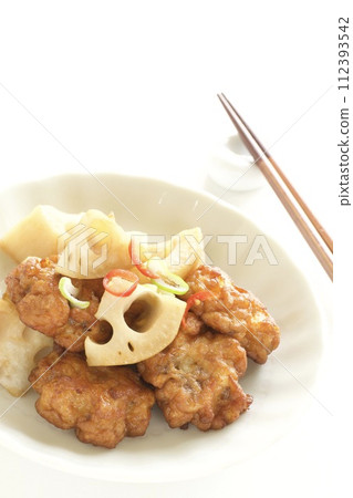甜辣蓮藕魚餅燉菜 甜辣蓮藕魚餅燉菜 112393542