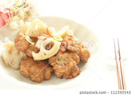 甜辣蓮藕魚餅燉菜 甜辣蓮藕魚餅燉菜 112393543