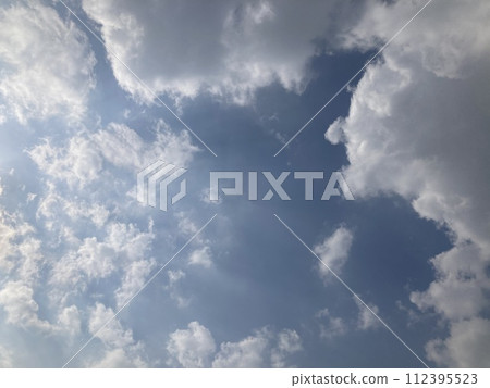 天空雲背景 112395523