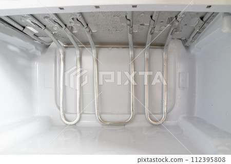 Ice in the freezer, Defrosting of the fridge and freezer Ice in the freezer, Defrosting of the fridge and freezer 112395808