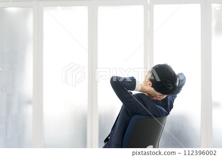 在工作時做出想法的商人 在工作時做出想法的商人 112396002