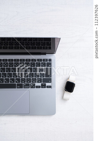 Smart watch and laptop computer 112397626