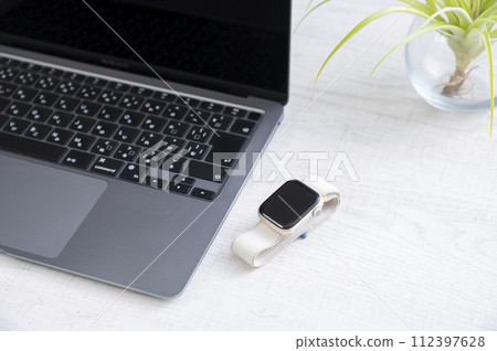 智能手錶和筆記本電腦 112397628