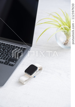 智能手錶和筆記本電腦 智能手錶和筆記本電腦 112397630