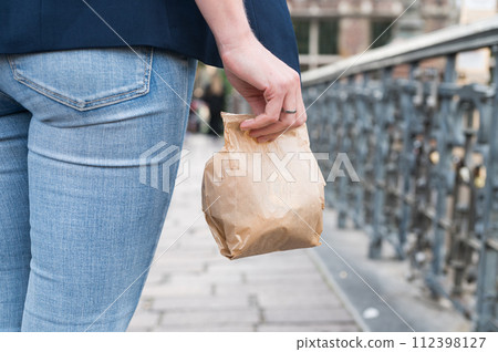 Casual Takeout Concept in Urban Setting 112398127