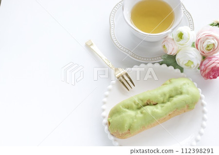 Matcha eclair Matcha eclair 112398291
