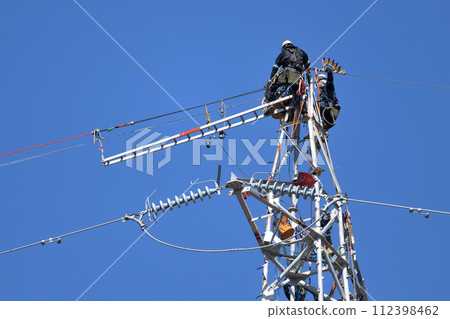 Power transmission tower Maintenance work on the power transmission tower 112398462