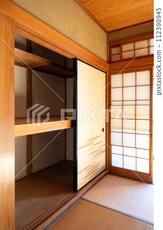A Japanese-style room that was empty after being organized and carrying things away before he died. A Japanese-style room that was empty after being organized and carrying things away before he died. 112398945