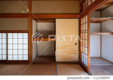 A Japanese-style room that was empty after being organized and carrying things away before he died. A Japanese-style room that was empty after being organized and carrying things away before he died. 112398947