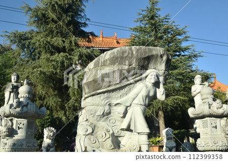 Guanyin temple with legend statue of Guanyin transform to woman and carry rock  112399358