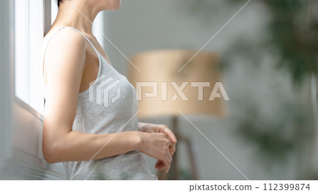 Middle-aged female beauty image Middle-aged female beauty image 112399874