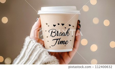 咖啡杯上寫著“休息時間” 112400632