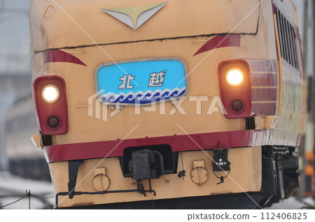 北陸本線 高岡-西高岡 JR西日本 489系 H01編組（金澤） 白高 112406825