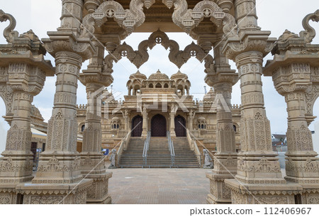 Entrance archway of The Shree Sanatan Hindu Mandir Hindu Temple (The Shri Sanatan Hindu Temple). 112406967