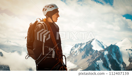 Traveler is hiking in the snowy mountains. 112407139