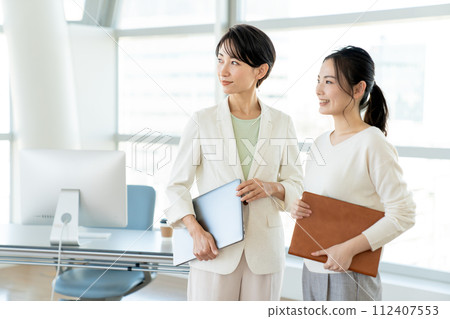 Office business woman Office business woman 112407553