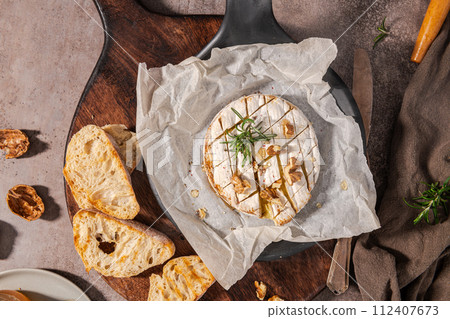 Fresh sliced Camembert cheese 112407673