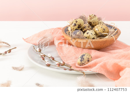Quail eggs in a ceramic bowl 112407753
