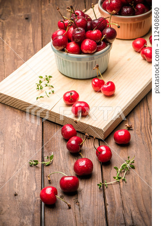 Red ripe cherries in ceramic bowls Red ripe cherries in ceramic bowls 112408660