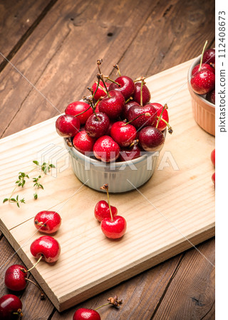 Red ripe cherries in ceramic bowls Red ripe cherries in ceramic bowls 112408673