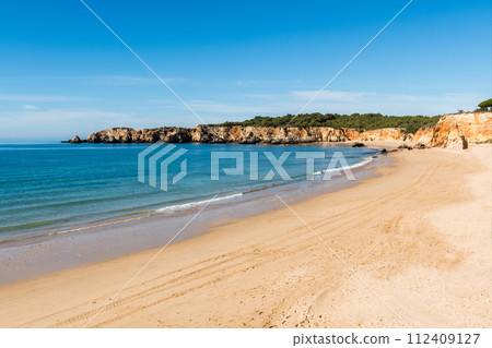 Praia da Rocha in Portimao, Algarve 112409127