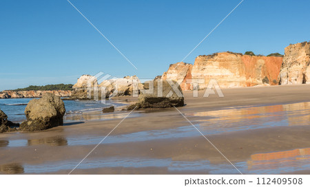 Praia da Rocha in Portimao, Algarve 112409508
